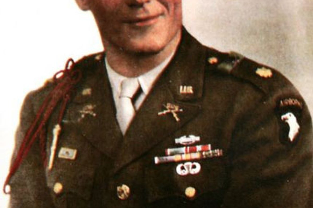 Major Dick Winters: Soldier whose wartime exploits were chronicled in ...