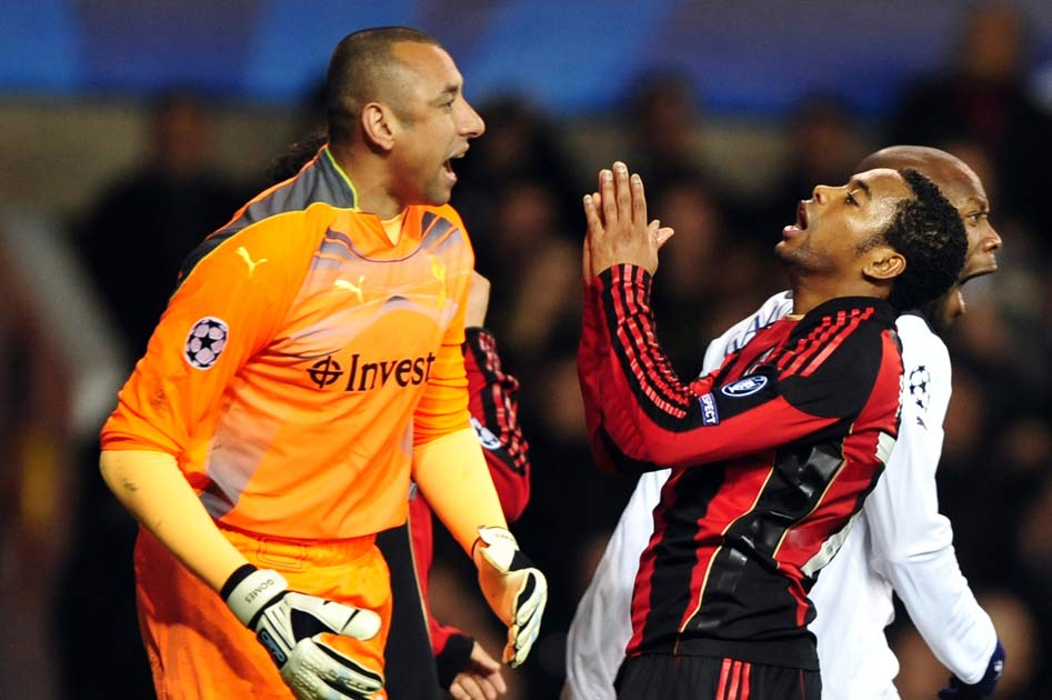 Gomes keeps AC Milan's Robinho at bay in the Champions League