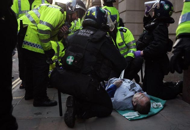 Police asked a pathologist to determine whether Ian Tomlinson was assaulted or injured in a crush during the G20 protests