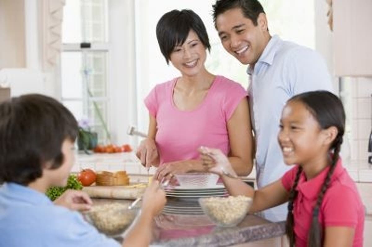 Dining as a family may create happier, healthier teens | The ...