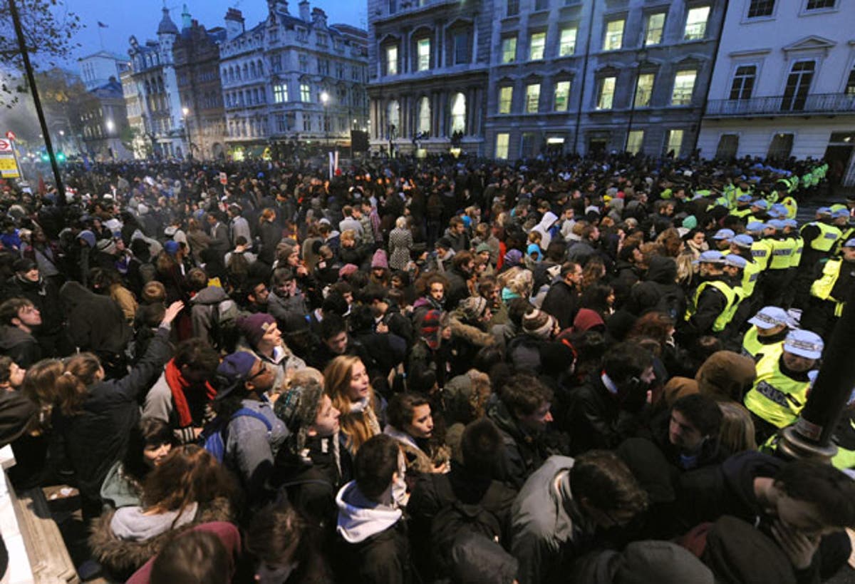 Pressure grows to ban kettling as police face triple legal challenge ...