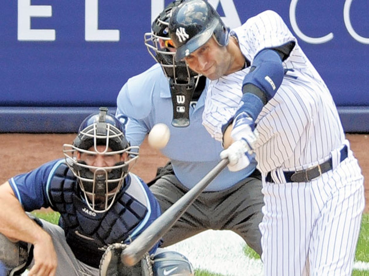 Jeter reaches 3,000 hits, goes 5-for-5