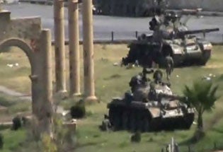 Tanks in the central city of Hama