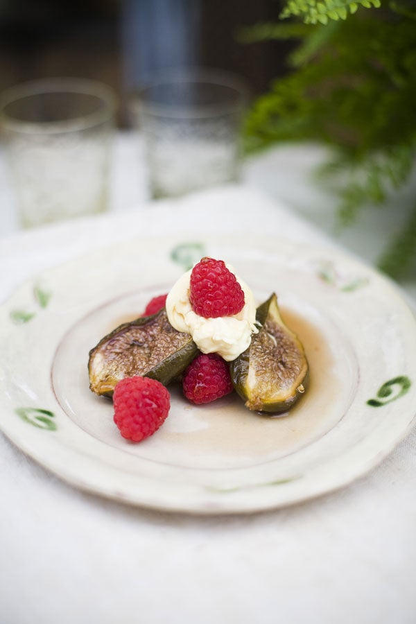 Roasted figs with raspberries