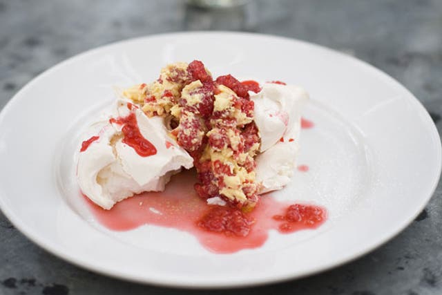 Meringue with sweet cream and raspberries