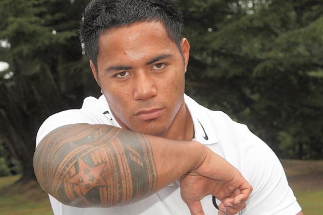 Manu Tuilagi shows off his epic tattoo that he had done on a recent visit to Samoa