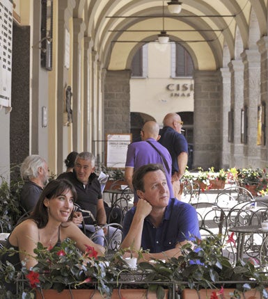 David Cameron remained in his £4,000-a-week villa in Tuscany despite the crisis