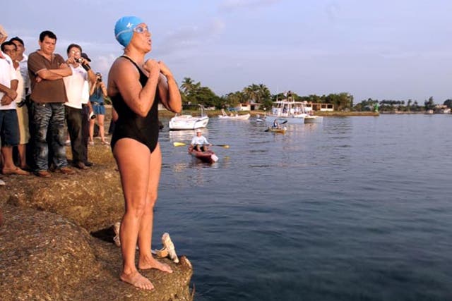 Diana Nyad prepares to start her swim