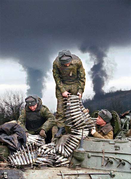Stretching the bounds of memoir? Russian soldiers loading shells into tanks on Grozny's outskirts