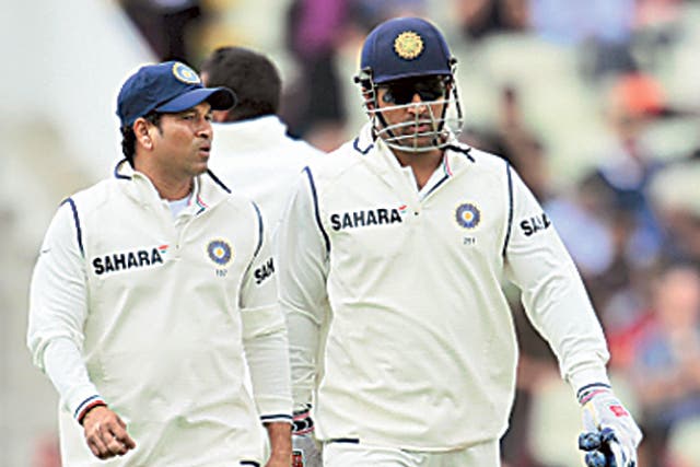 MS Dhoni talks to Sachin Tendulkar (left) on another trying day for the tourists