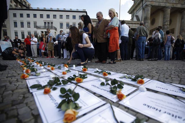 Floral tributes to people killed trying to cross to West Berlin