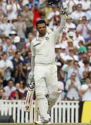 Rahul Dravid acknowledges the crowd during his first-innings century