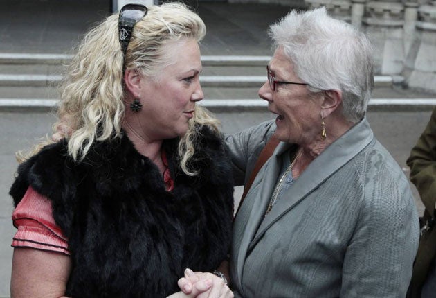 Actress Vanessa Redgrave (right) speaks to traveller Jean Sheridan outside the High Court today