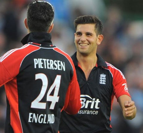 Jade Dernbach, right, took 4 for 22 against India on Wednesday and
enjoys the challenge of taking on batsmen in tense final overs