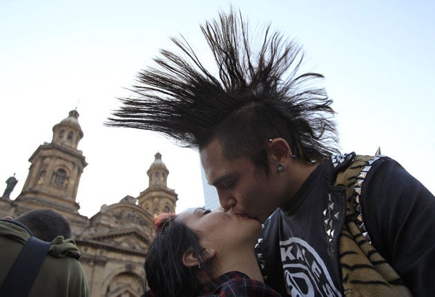 A couple during the kiss-in in Chile where students protested for education reforms