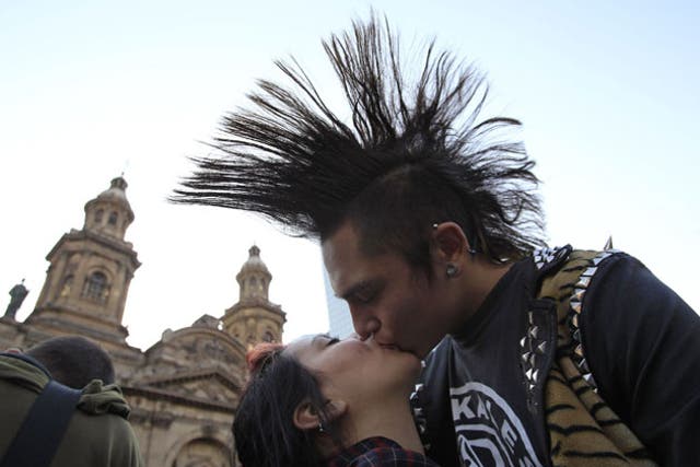 A couple during the kiss-in in Chile where students protested for education reforms