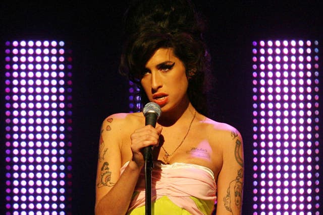 Amy Winehouse performs at the Mercury Music Awards in 2007