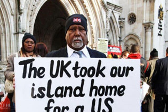 Exiled islanders stage a protest outside the High Court in London