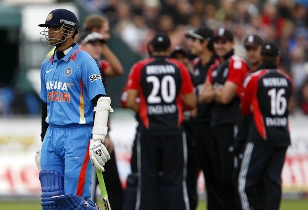 Rahul Dravid leaves the field after a contentious third-umpire decision