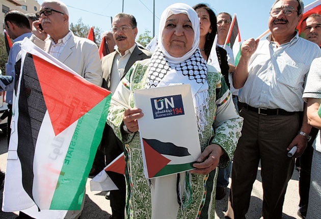 Palestinians rallying outside the UN building in Ramallah in support of the bid to join the UN