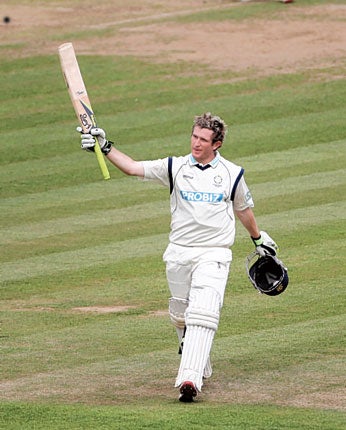 Hampshire's Liam Dawson carried his bat, but his county were still relegated