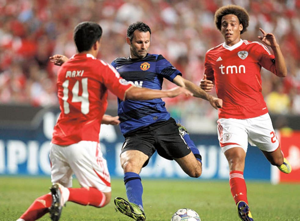 Manchester United's Ryan Giggs unleashes an unstoppable left-foot
shot to equalise in Lisbon