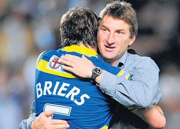 Tony Smith (right) was delighted by Warrington's comprehensive win