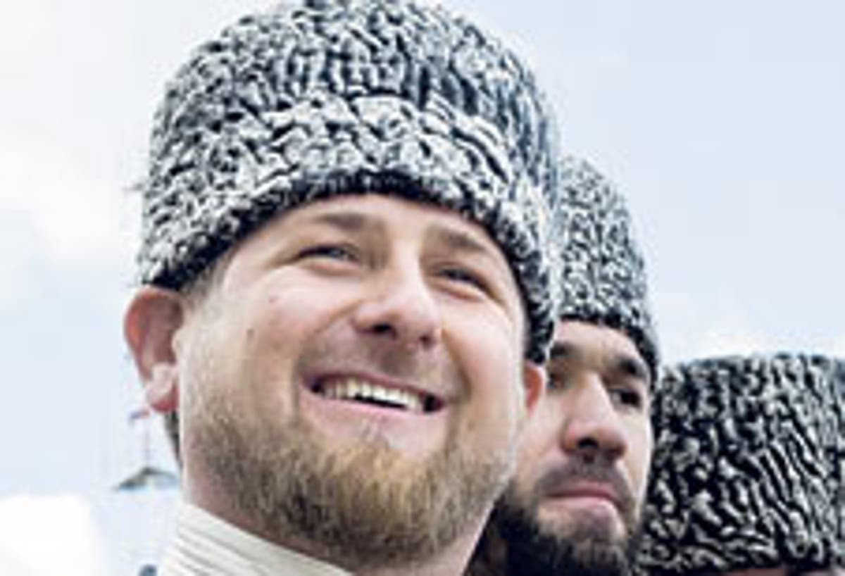 дагестанские национальные папахи. шапка чеченцев. каракулевая шапка кавказская. кадыров в папахе. кадыров в папахе.