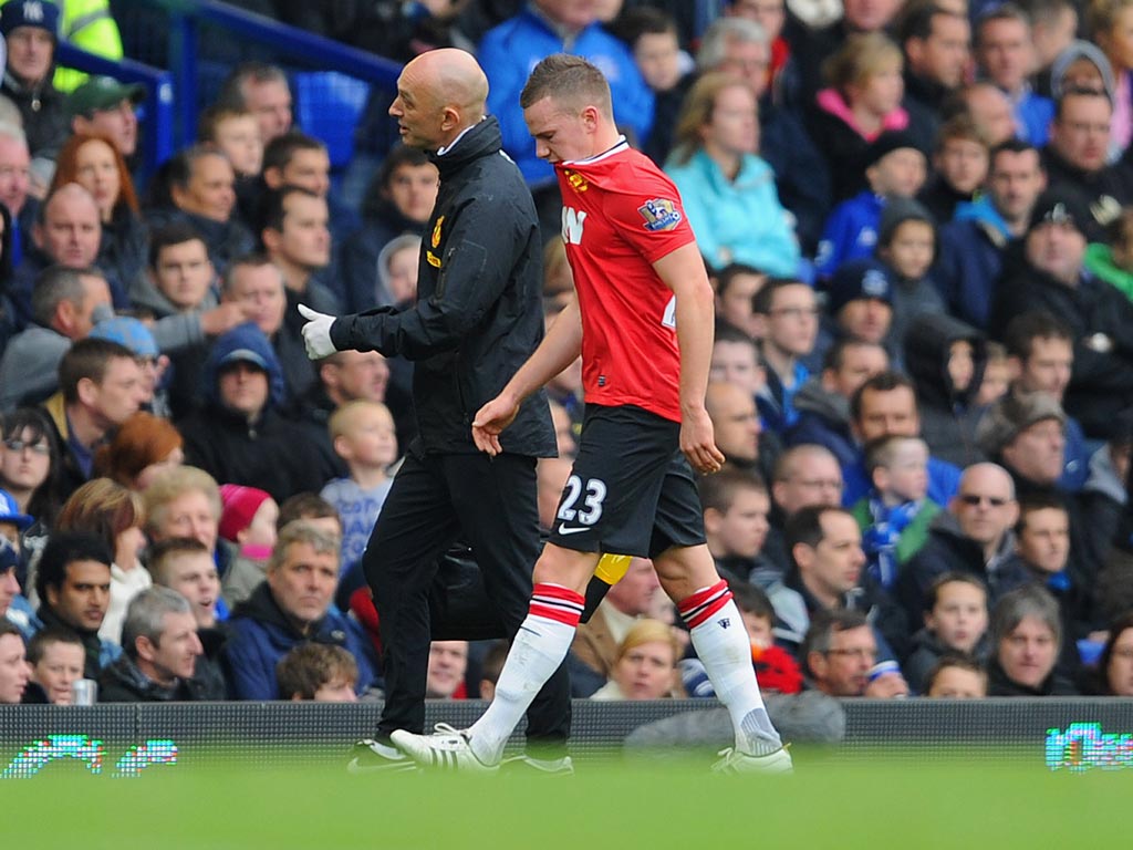 Cleverley goes off injured against Everton