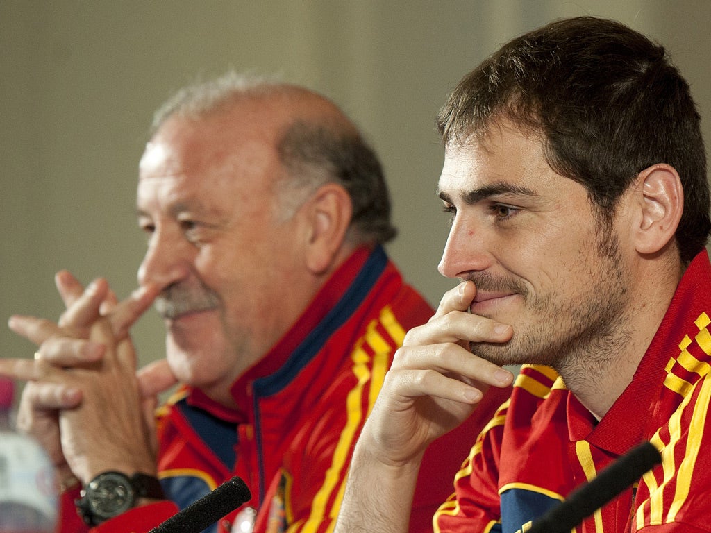 Spain manager Vicenta Del Bosque and goalkeeper Iker Casillas attend a press conference