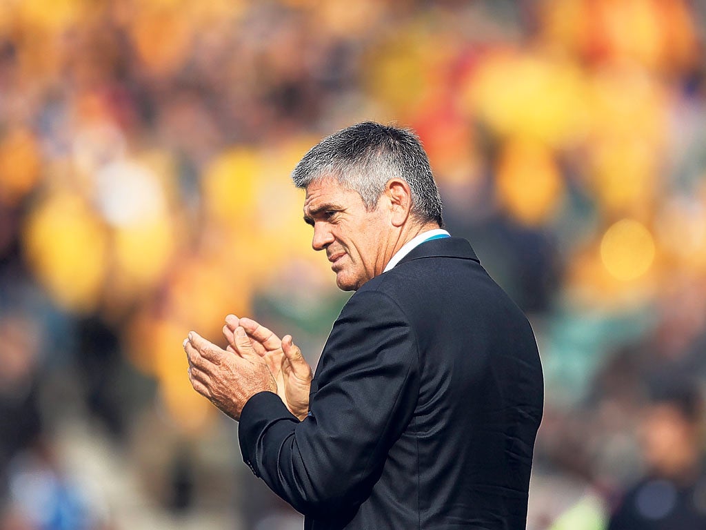 The RFU is to make a further attempt to persuade Nick Mallett to become England manager