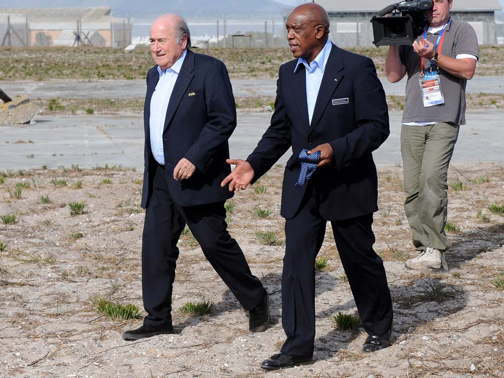 Tokyo Sexwale pictured with Sepp Blatter