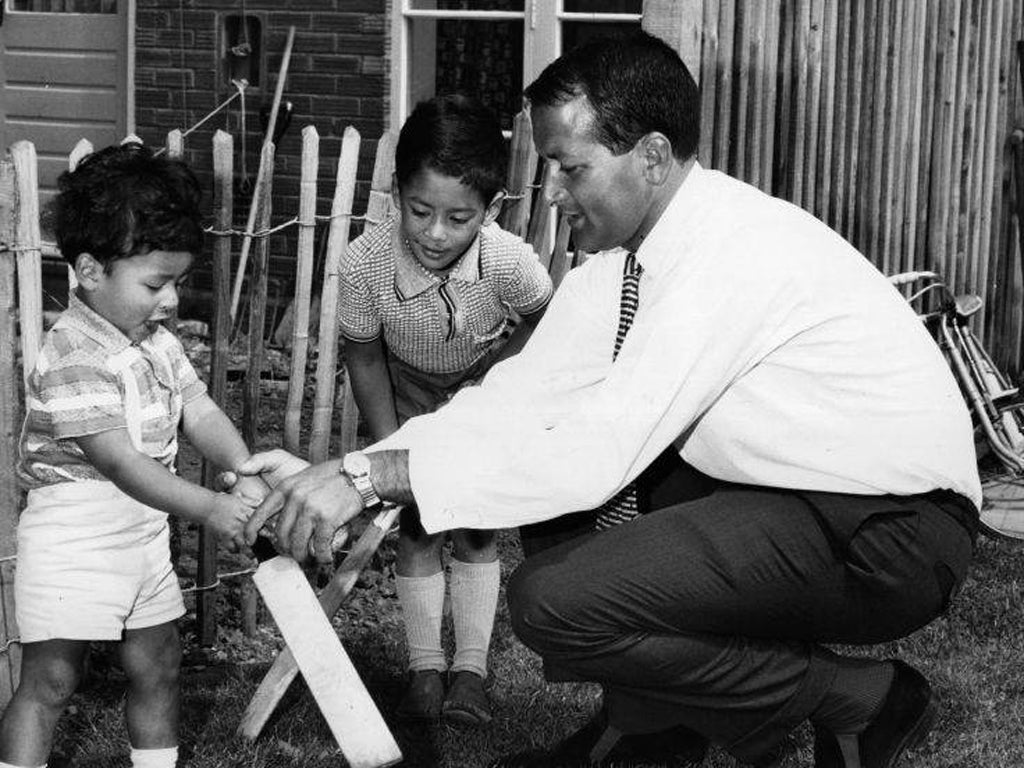 D'Oliveira teaches his children the game