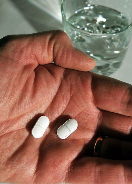 Two of the leading health bodies have clashed over draft guidelines that warn against dangers of using paracetamol to treat osteoarthritis