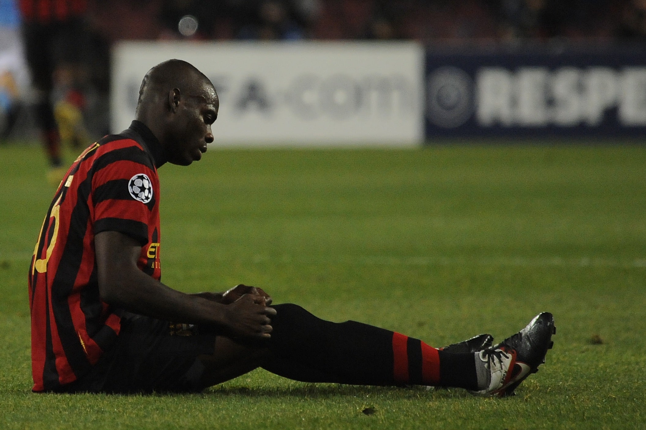 Manchester City's Mario Balotelli reacts at the end of the match against Napoli