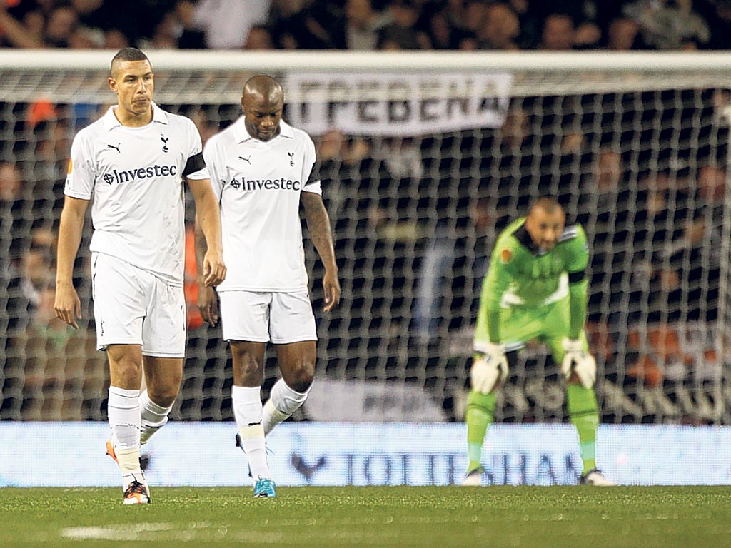 William Gallas and Jake Livermore after PAOK's first goal