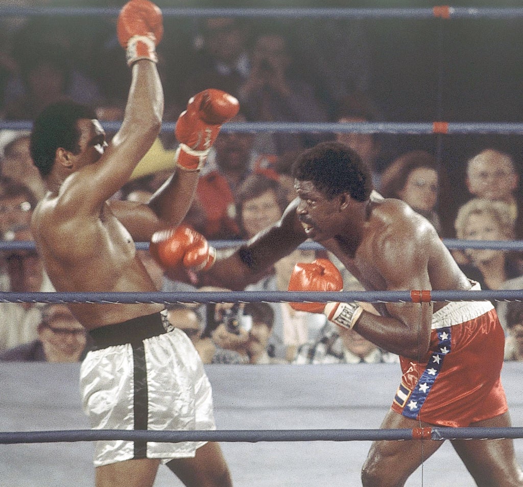 Lyle, right, goes on the attack against Muhammad Ali during their 1975 world title fight in Las Vegas