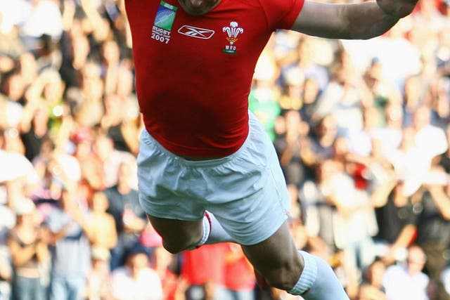 1. v FIJI 2007, World Cup: Heartache for Wales, but Williams provides consolation with a burst down the right wing to leave Fijian after Fijian upended before a dramatic
swallow dive under the posts