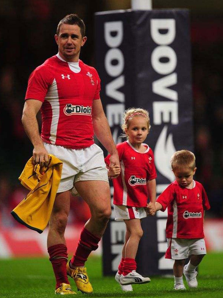 Shane Williams does a lap of honour of the Millennium Stadium with his children