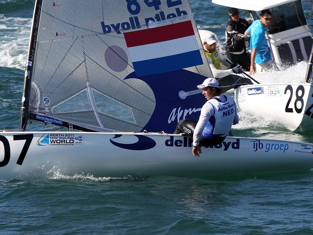 The TV boat bears down on Ainslie