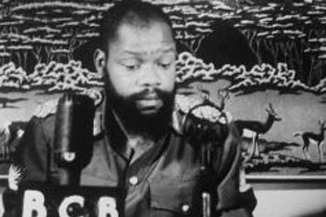 Ojukwu addresses the media in 1967 at the start of the disastrous war