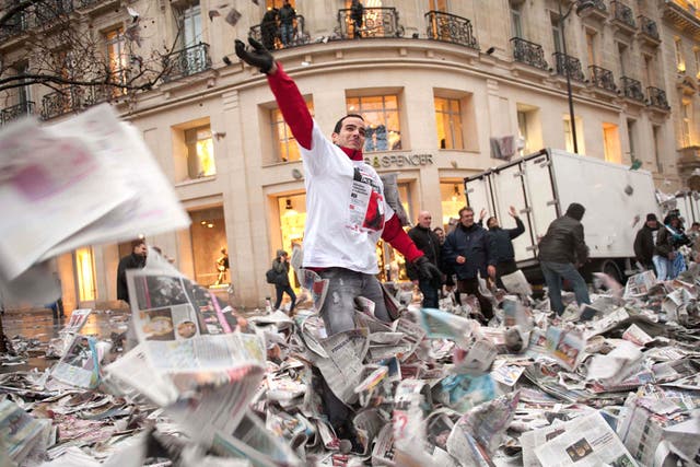 'France Soir' workers make their untidy protest