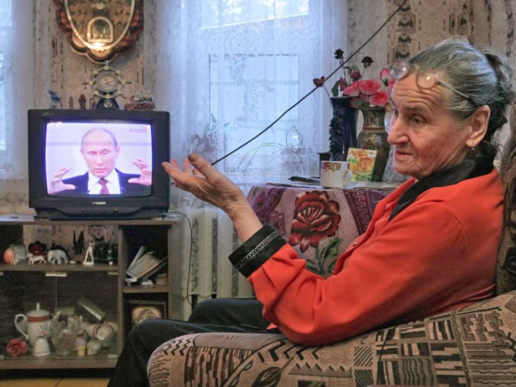 A Russian watches the question and answer session with Prime Minister Putin