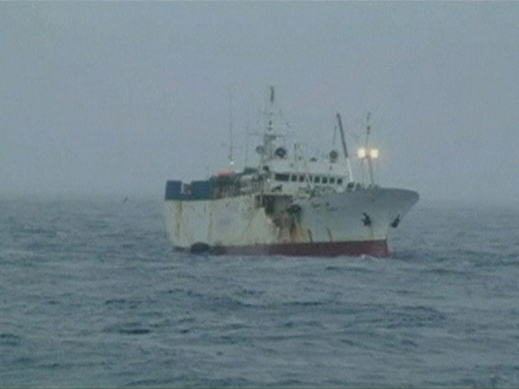 Polar ice continues to hamper rescue attempts of Russian fishing ship Sparta