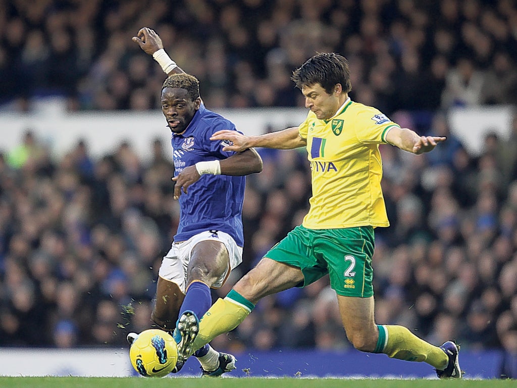 Saha desert: Everton's Louis Saha battles with Russell Martin of Norwich