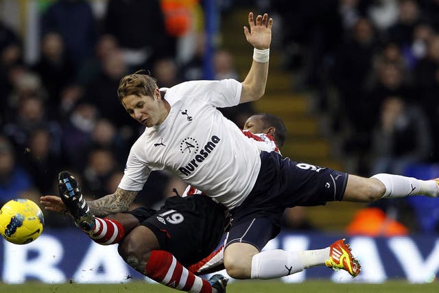 <p>Tottenham's matchwinner Roman Pavlyuchenko gets into a tangle with Sunderland's Titus Bramble</p>