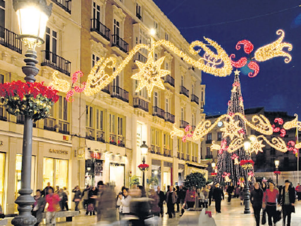 Light shopping: browse Calle Marqués de Larios
