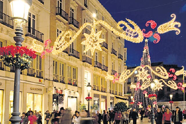 <p>Light shopping: browse Calle Marqués de Larios</p>