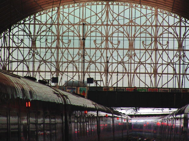 <p>Brunel's magnificent terminus at Paddington</p>