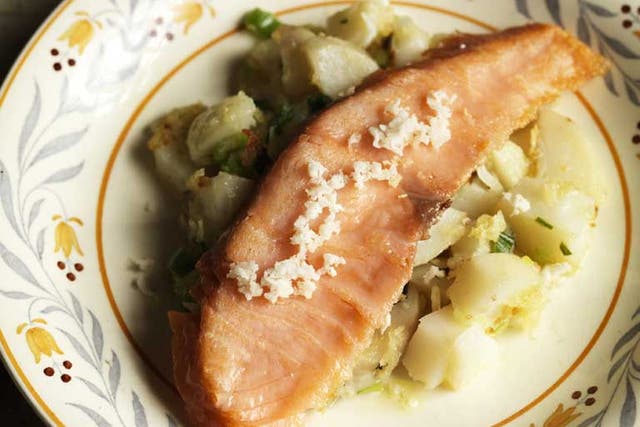 <p>Pan-fried smoked salmon with potato and horseradish salad</p>